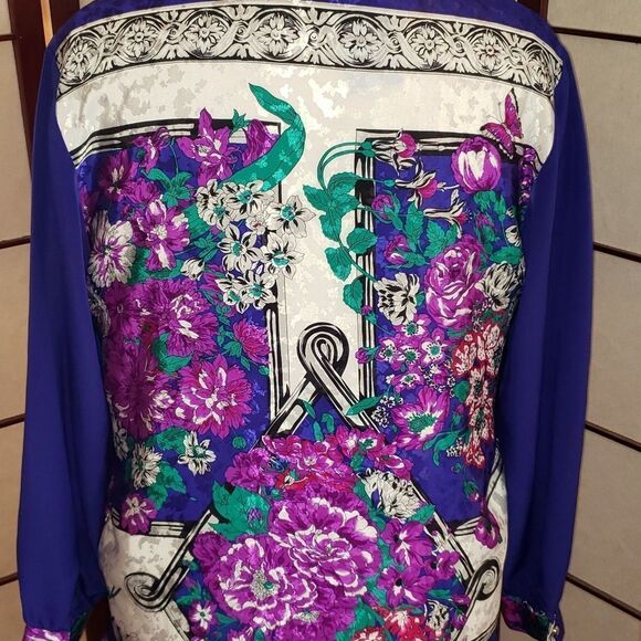 Three Flaggs Blue Beautiful Floral Print Blouse - Picture 6 of 8